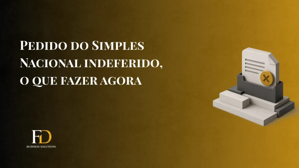 Imagem com fundo amarelo e texto “PEDIDO DO SIMPLES NACIONAL INDEFERIDO, O QUE FAZER AGORA”, com ícone de documento e um botão de erro “X” para representar indeferimento do Simples Nacional.
